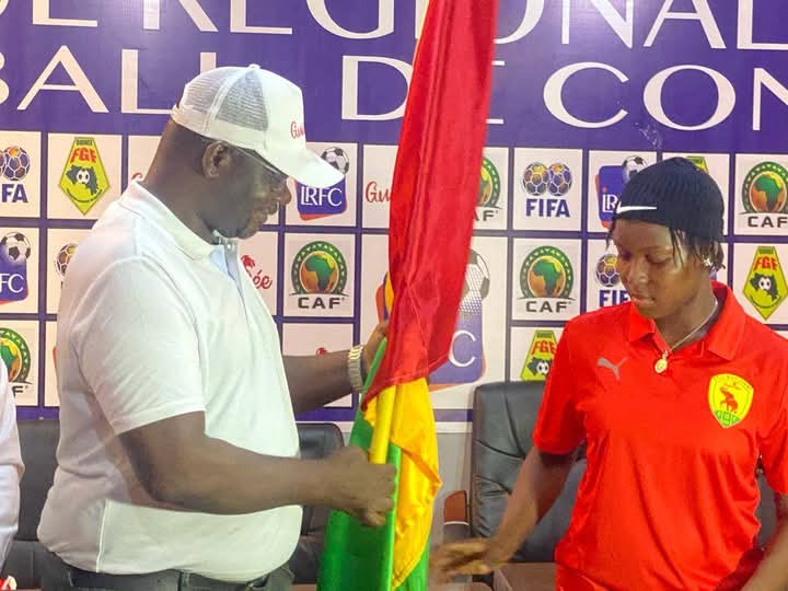 Remise officielle de drapeau à l'équipe féminine du syli Futsal 