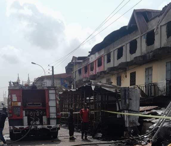 Incendie à Madina : les pertes évaluées en plusieurs milliards de francs guinéens 